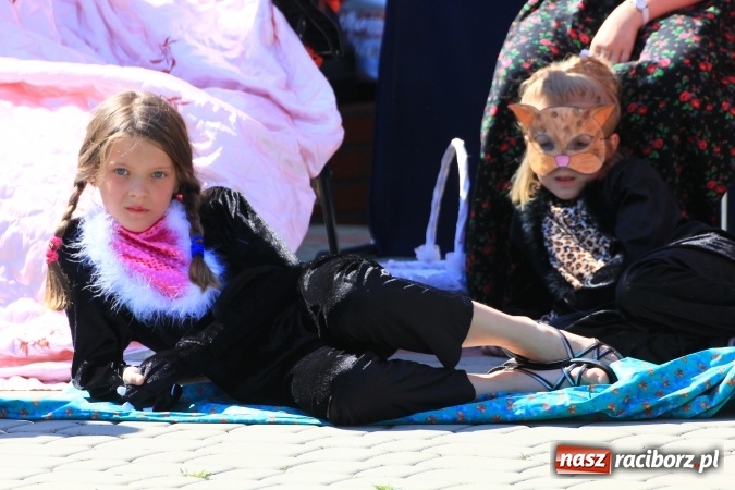 Zdjęcie w galerii na portalu naszraciborz.pl: Dzień Dziecka z klaunami w Rzuchowie wiadomości z regionu