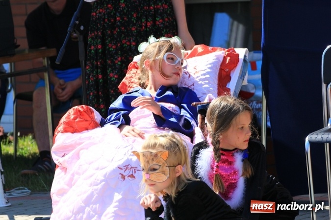 Zdjęcie w galerii na portalu naszraciborz.pl: Dzień Dziecka z klaunami w Rzuchowie wiadomości z regionu