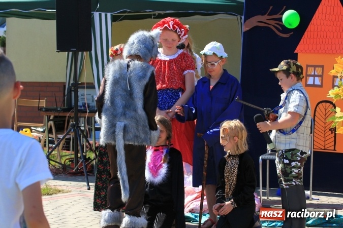 Zdjęcie w galerii na portalu naszraciborz.pl: Dzień Dziecka z klaunami w Rzuchowie wiadomości z regionu