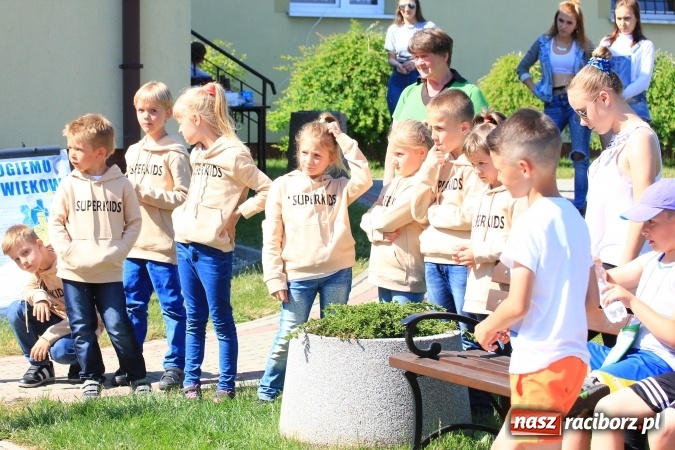Zdjęcie w galerii na portalu naszraciborz.pl: Dzień Dziecka z klaunami w Rzuchowie wiadomości z regionu