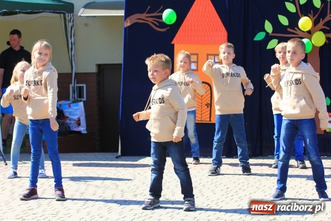 Zdjęcie w galerii na portalu naszraciborz.pl: Dzień Dziecka z klaunami w Rzuchowie wiadomości z regionu
