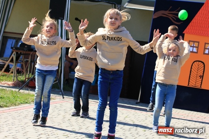 Zdjęcie w galerii na portalu naszraciborz.pl: Dzień Dziecka z klaunami w Rzuchowie wiadomości z regionu