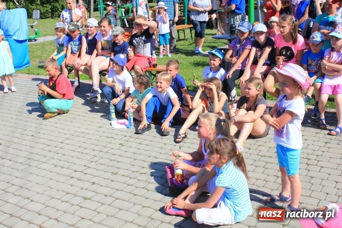 Zdjęcie w galerii na portalu naszraciborz.pl: Dzień Dziecka z klaunami w Rzuchowie wiadomości z regionu