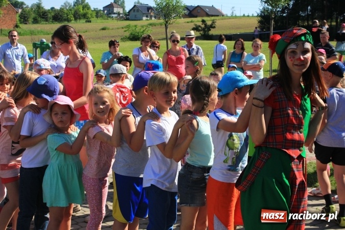 Zdjęcie w galerii na portalu naszraciborz.pl: Dzień Dziecka z klaunami w Rzuchowie wiadomości z regionu