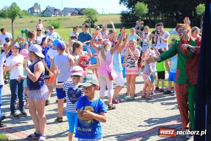 Zdjęcie w galerii na portalu naszraciborz.pl: Dzień Dziecka z klaunami w Rzuchowie wiadomości z regionu