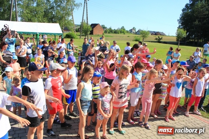 Zdjęcie w galerii na portalu naszraciborz.pl: Dzień Dziecka z klaunami w Rzuchowie wiadomości z regionu
