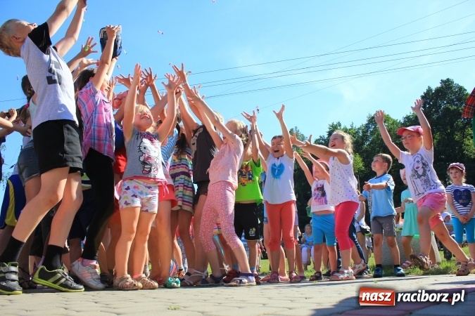 Zdjęcie w galerii na portalu naszraciborz.pl: Dzień Dziecka z klaunami w Rzuchowie wiadomości z regionu