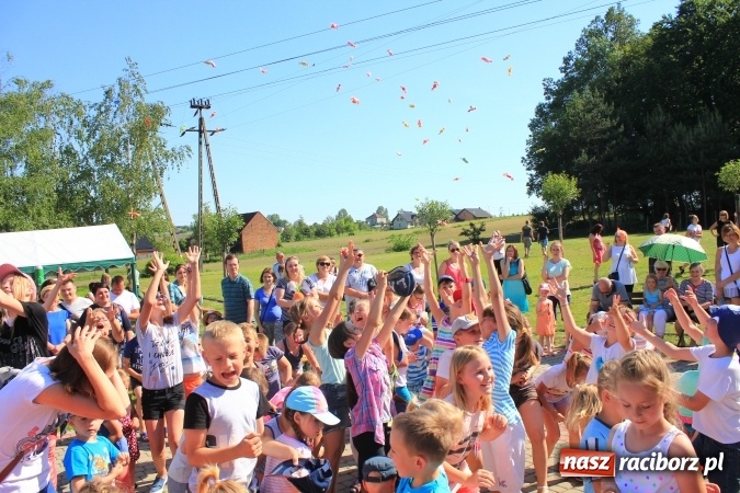Zdjęcie w galerii na portalu naszraciborz.pl: Dzień Dziecka z klaunami w Rzuchowie wiadomości z regionu