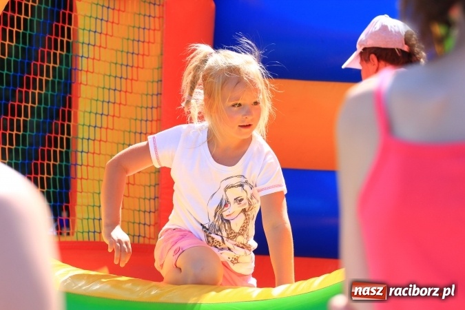 Zdjęcie w galerii na portalu naszraciborz.pl: Dzień Dziecka z klaunami w Rzuchowie wiadomości z regionu