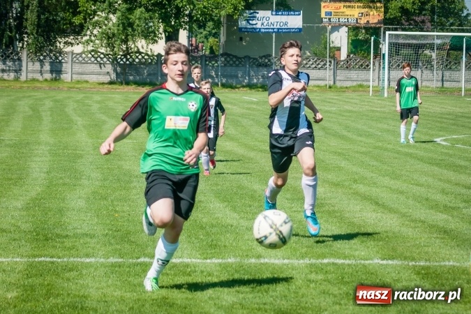 Zdjęcie w galerii na portalu naszraciborz.pl: Przegrywać także trzeba się nauczyć. Nieprzyjemny incydent po meczu trampkarzy w Tworkowie wiadomości z regionu