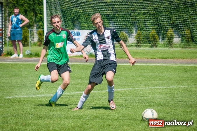 Zdjęcie w galerii na portalu naszraciborz.pl: Przegrywać także trzeba się nauczyć. Nieprzyjemny incydent po meczu trampkarzy w Tworkowie wiadomości z regionu