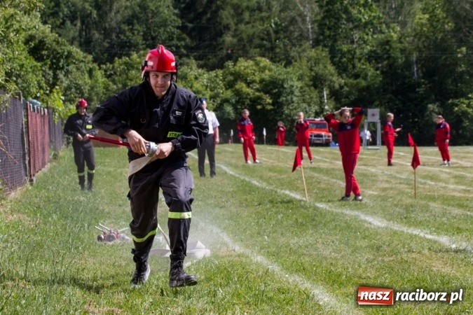 Zdjęcie w galerii na portalu naszraciborz.pl: Sudół wśród panów, Markowice wśród pań. Miejskie zawody sportowo-pożarnicze za nami wiadomości z regionu