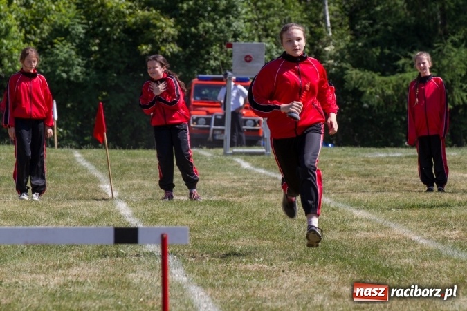 Zdjęcie w galerii na portalu naszraciborz.pl: Sudół wśród panów, Markowice wśród pań. Miejskie zawody sportowo-pożarnicze za nami wiadomości z regionu