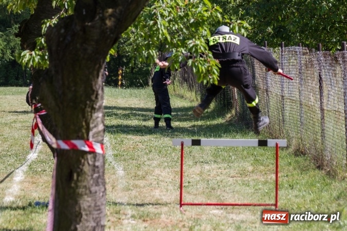 Zdjęcie w galerii na portalu naszraciborz.pl: Sudół wśród panów, Markowice wśród pań. Miejskie zawody sportowo-pożarnicze za nami wiadomości z regionu