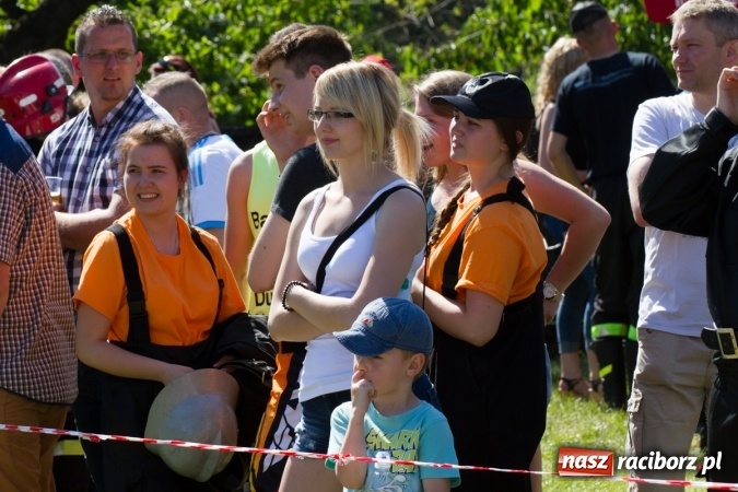 Zdjęcie w galerii na portalu naszraciborz.pl: Sudół wśród panów, Markowice wśród pań. Miejskie zawody sportowo-pożarnicze za nami wiadomości z regionu