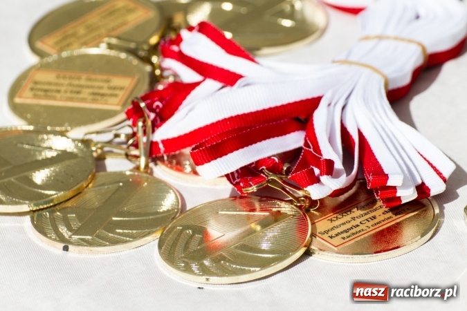 Zdjęcie w galerii na portalu naszraciborz.pl: Sudół wśród panów, Markowice wśród pań. Miejskie zawody sportowo-pożarnicze za nami wiadomości z regionu