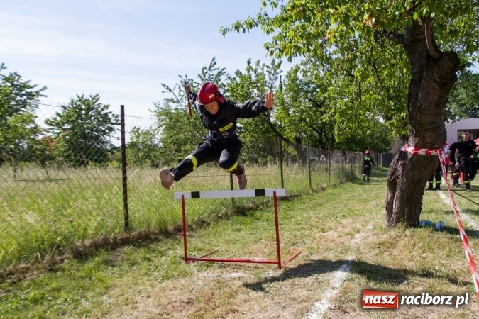 Zdjęcie w galerii na portalu naszraciborz.pl: Sudół wśród panów, Markowice wśród pań. Miejskie zawody sportowo-pożarnicze za nami wiadomości z regionu