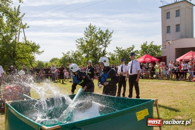 Zdjęcie w galerii na portalu naszraciborz.pl: Sudół wśród panów, Markowice wśród pań. Miejskie zawody sportowo-pożarnicze za nami wiadomości z regionu