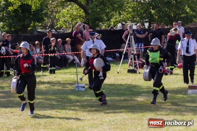 Zdjęcie w galerii na portalu naszraciborz.pl: Sudół wśród panów, Markowice wśród pań. Miejskie zawody sportowo-pożarnicze za nami wiadomości z regionu