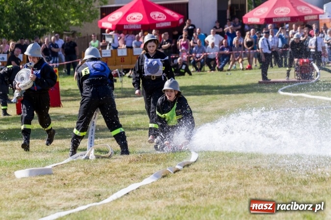 Zdjęcie w galerii na portalu naszraciborz.pl: Sudół wśród panów, Markowice wśród pań. Miejskie zawody sportowo-pożarnicze za nami wiadomości z regionu