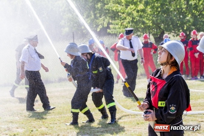 Zdjęcie w galerii na portalu naszraciborz.pl: Sudół wśród panów, Markowice wśród pań. Miejskie zawody sportowo-pożarnicze za nami wiadomości z regionu