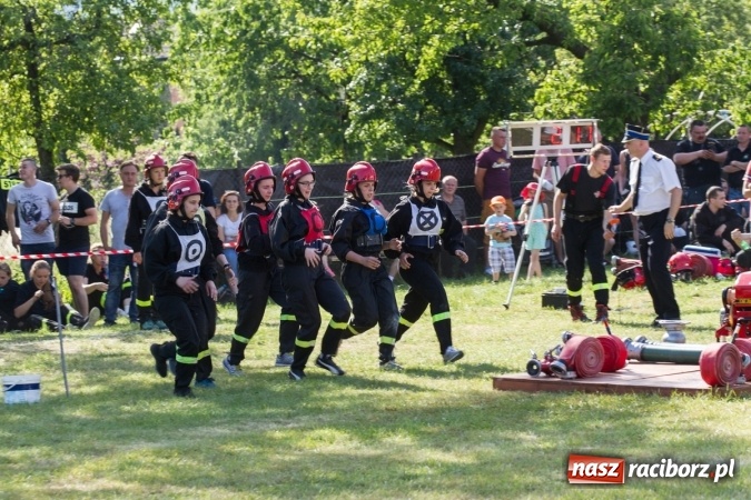 Zdjęcie w galerii na portalu naszraciborz.pl: Sudół wśród panów, Markowice wśród pań. Miejskie zawody sportowo-pożarnicze za nami wiadomości z regionu