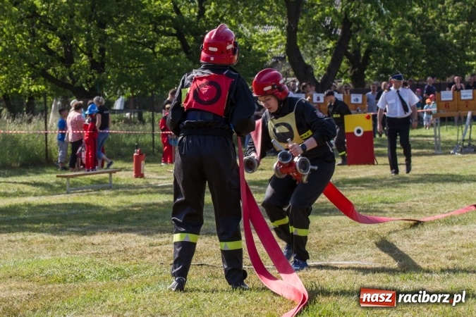 Zdjęcie w galerii na portalu naszraciborz.pl: Sudół wśród panów, Markowice wśród pań. Miejskie zawody sportowo-pożarnicze za nami wiadomości z regionu