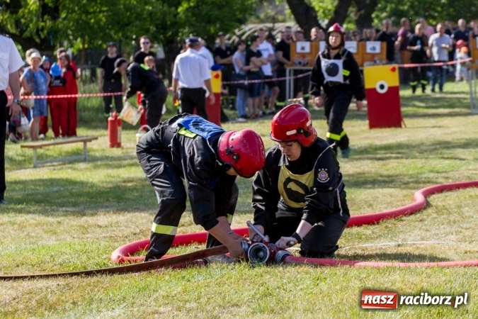 Zdjęcie w galerii na portalu naszraciborz.pl: Sudół wśród panów, Markowice wśród pań. Miejskie zawody sportowo-pożarnicze za nami wiadomości z regionu