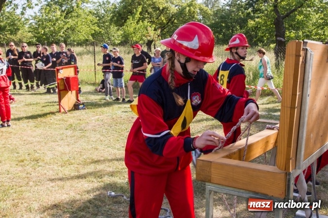 Zdjęcie w galerii na portalu naszraciborz.pl: Sudół wśród panów, Markowice wśród pań. Miejskie zawody sportowo-pożarnicze za nami wiadomości z regionu