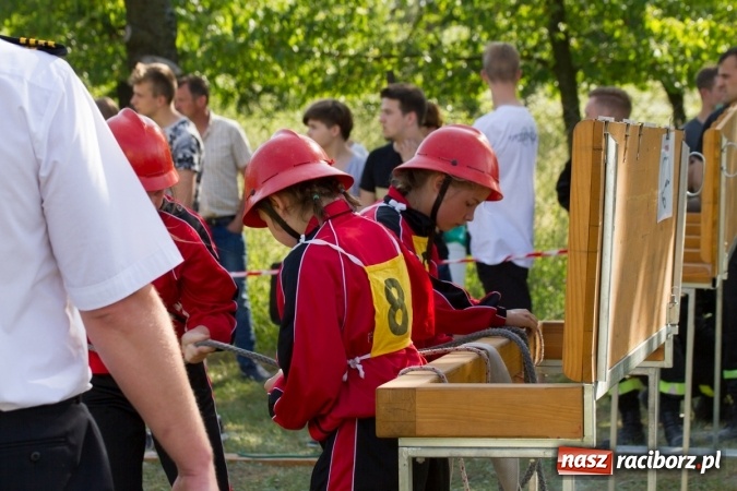 Zdjęcie w galerii na portalu naszraciborz.pl: Sudół wśród panów, Markowice wśród pań. Miejskie zawody sportowo-pożarnicze za nami wiadomości z regionu