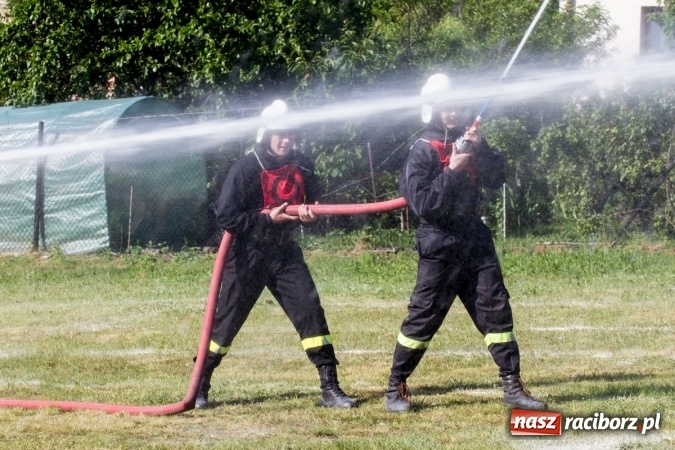 Zdjęcie w galerii na portalu naszraciborz.pl: Sudół wśród panów, Markowice wśród pań. Miejskie zawody sportowo-pożarnicze za nami wiadomości z regionu