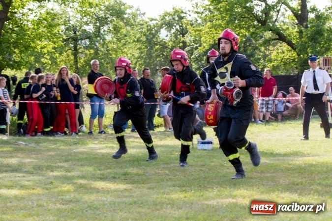 Zdjęcie w galerii na portalu naszraciborz.pl: Sudół wśród panów, Markowice wśród pań. Miejskie zawody sportowo-pożarnicze za nami wiadomości z regionu
