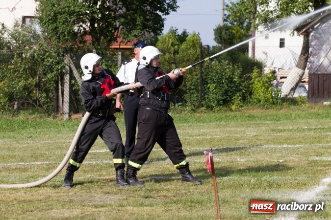Zdjęcie w galerii na portalu naszraciborz.pl: Sudół wśród panów, Markowice wśród pań. Miejskie zawody sportowo-pożarnicze za nami wiadomości z regionu