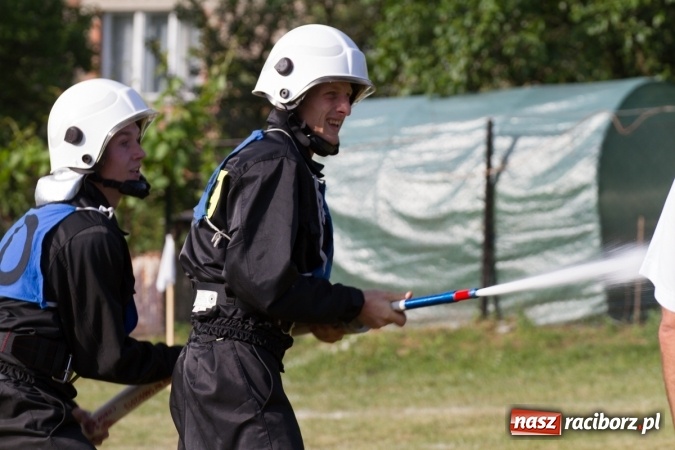 Zdjęcie w galerii na portalu naszraciborz.pl: Sudół wśród panów, Markowice wśród pań. Miejskie zawody sportowo-pożarnicze za nami wiadomości z regionu