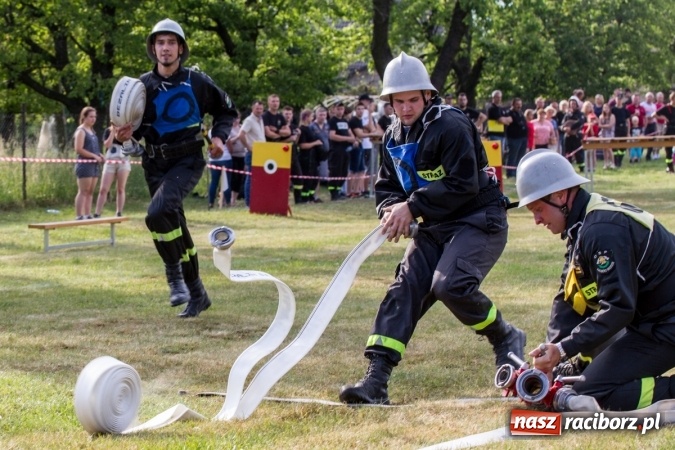 Zdjęcie w galerii na portalu naszraciborz.pl: Sudół wśród panów, Markowice wśród pań. Miejskie zawody sportowo-pożarnicze za nami wiadomości z regionu