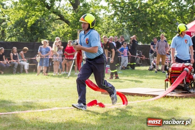 Zdjęcie w galerii na portalu naszraciborz.pl: Sudół wśród panów, Markowice wśród pań. Miejskie zawody sportowo-pożarnicze za nami wiadomości z regionu