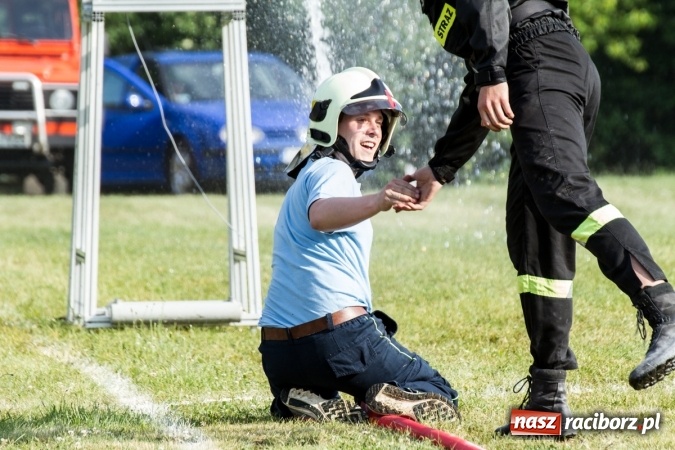 Zdjęcie w galerii na portalu naszraciborz.pl: Sudół wśród panów, Markowice wśród pań. Miejskie zawody sportowo-pożarnicze za nami wiadomości z regionu