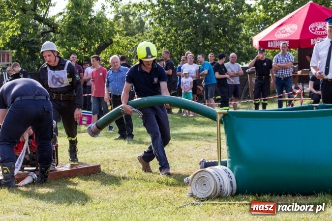 Zdjęcie w galerii na portalu naszraciborz.pl: Sudół wśród panów, Markowice wśród pań. Miejskie zawody sportowo-pożarnicze za nami wiadomości z regionu