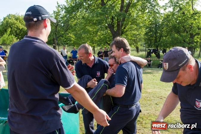 Zdjęcie w galerii na portalu naszraciborz.pl: Sudół wśród panów, Markowice wśród pań. Miejskie zawody sportowo-pożarnicze za nami wiadomości z regionu