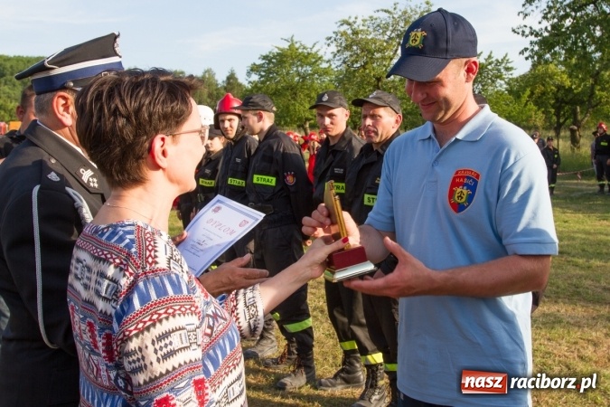 Zdjęcie w galerii na portalu naszraciborz.pl: Sudół wśród panów, Markowice wśród pań. Miejskie zawody sportowo-pożarnicze za nami wiadomości z regionu