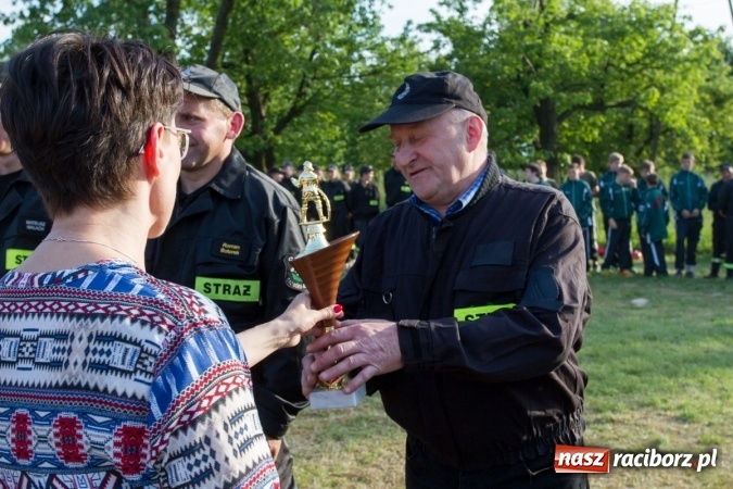 Zdjęcie w galerii na portalu naszraciborz.pl: Sudół wśród panów, Markowice wśród pań. Miejskie zawody sportowo-pożarnicze za nami wiadomości z regionu