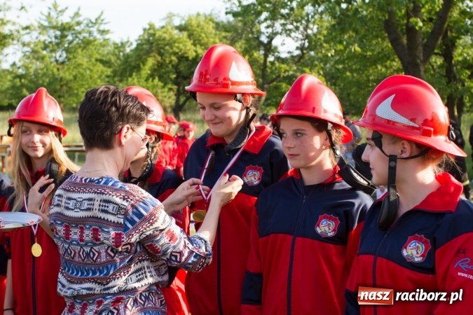 Zdjęcie w galerii na portalu naszraciborz.pl: Sudół wśród panów, Markowice wśród pań. Miejskie zawody sportowo-pożarnicze za nami wiadomości z regionu