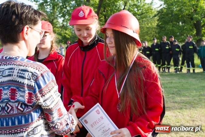 Zdjęcie w galerii na portalu naszraciborz.pl: Sudół wśród panów, Markowice wśród pań. Miejskie zawody sportowo-pożarnicze za nami wiadomości z regionu
