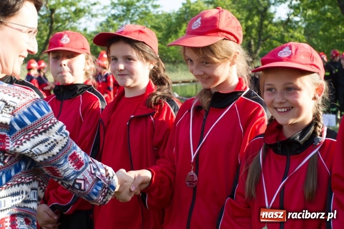 Zdjęcie w galerii na portalu naszraciborz.pl: Sudół wśród panów, Markowice wśród pań. Miejskie zawody sportowo-pożarnicze za nami wiadomości z regionu