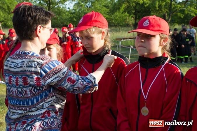 Zdjęcie w galerii na portalu naszraciborz.pl: Sudół wśród panów, Markowice wśród pań. Miejskie zawody sportowo-pożarnicze za nami wiadomości z regionu