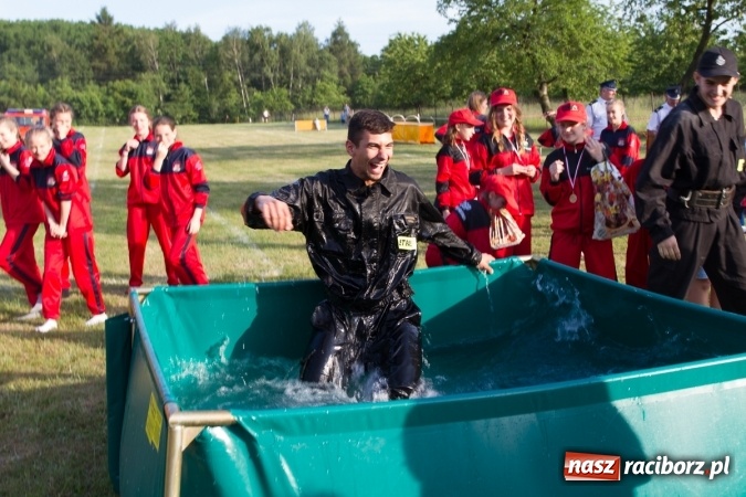 Zdjęcie w galerii na portalu naszraciborz.pl: Sudół wśród panów, Markowice wśród pań. Miejskie zawody sportowo-pożarnicze za nami wiadomości z regionu