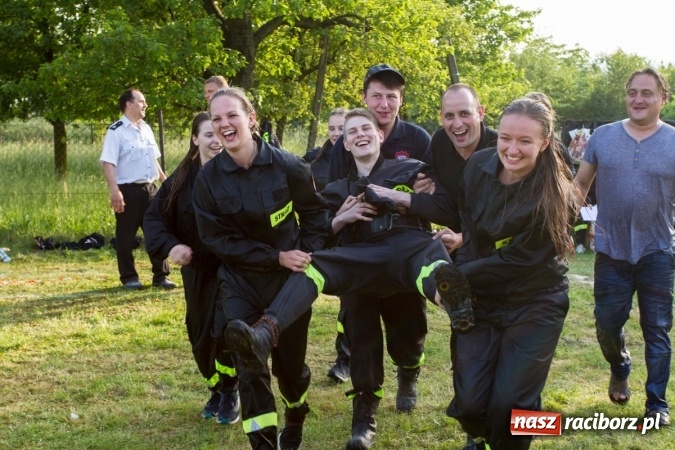 Zdjęcie w galerii na portalu naszraciborz.pl: Sudół wśród panów, Markowice wśród pań. Miejskie zawody sportowo-pożarnicze za nami wiadomości z regionu