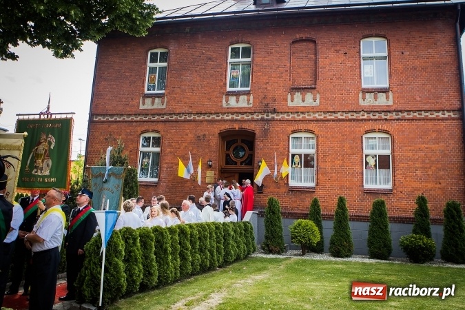 Zdjęcie w galerii na portalu naszraciborz.pl: Wielkie święto w Borucinie - prymicje ks. Dawida Sichmy  wiadomości z regionu