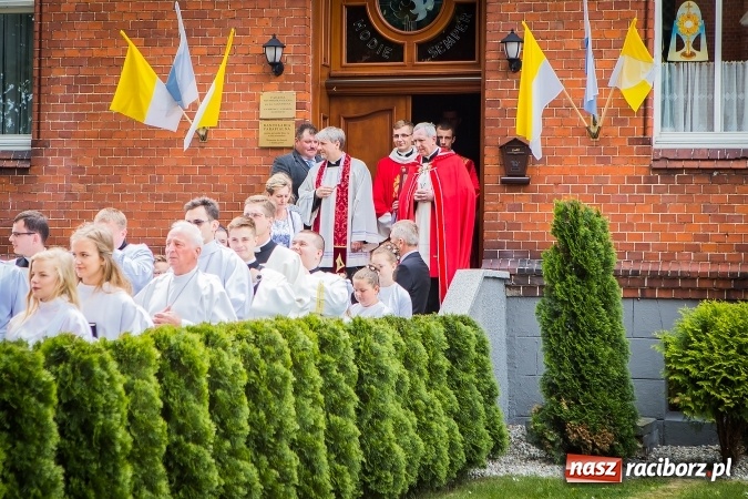 Zdjęcie w galerii na portalu naszraciborz.pl: Wielkie święto w Borucinie - prymicje ks. Dawida Sichmy  wiadomości z regionu