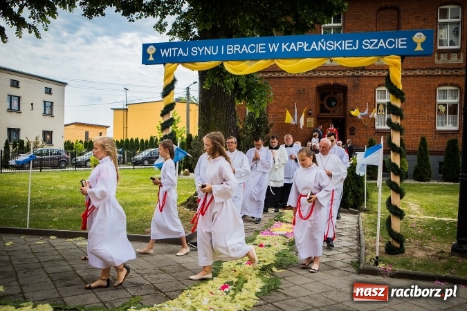 Zdjęcie w galerii na portalu naszraciborz.pl: Wielkie święto w Borucinie - prymicje ks. Dawida Sichmy  wiadomości z regionu